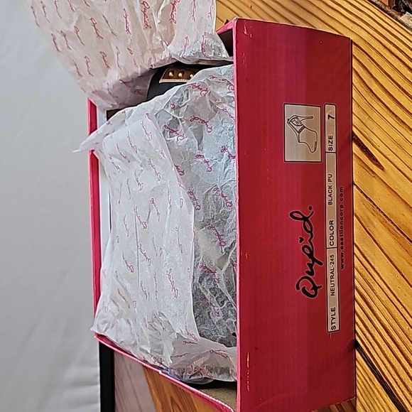 Women's Size 7, Platform Bootie, Black with Gold Details - Picture 7 of 8